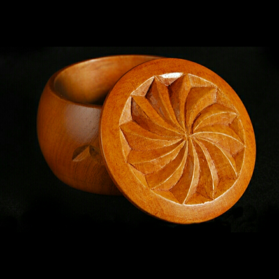 Alhajero en madera de caldén, 10x4cm